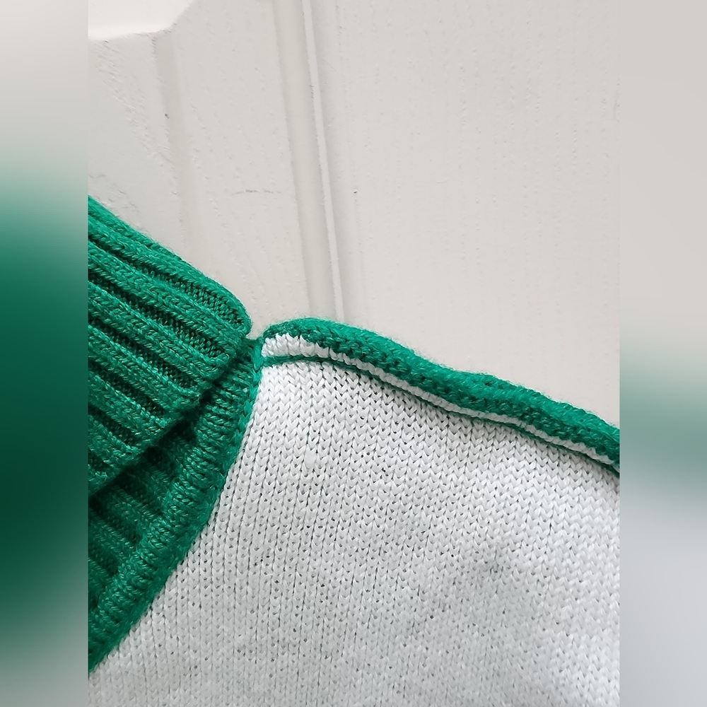 New Chanel Sweater Shirt Top, size 40, Cashmere, Green. - Picture 6 of 16